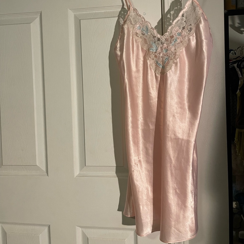 Vintage lace slip dress 🍓
